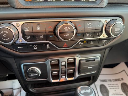 Used 2023 Jeep Wrangler Unlimited Sahara image 17