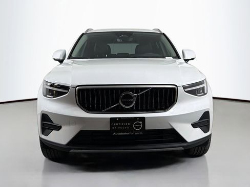 Certified 2025 Volvo XC40 B5 Core image 2