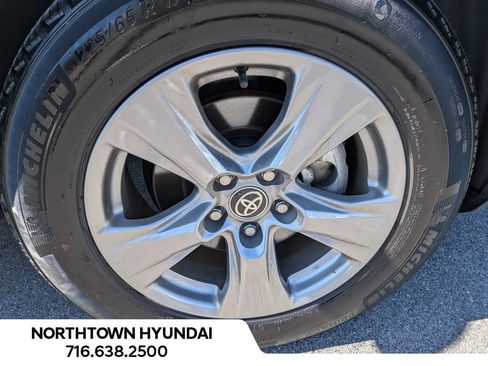 Used 2025 Toyota RAV4 XLE AWD/4WD image 42