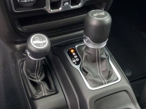 Used 2022 Jeep Wrangler Unlimited Sahara AWD/4WD image 23
