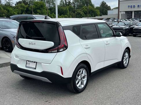 Certified 2025 Kia Soul LX w/ LX Technology Package FWD image 27