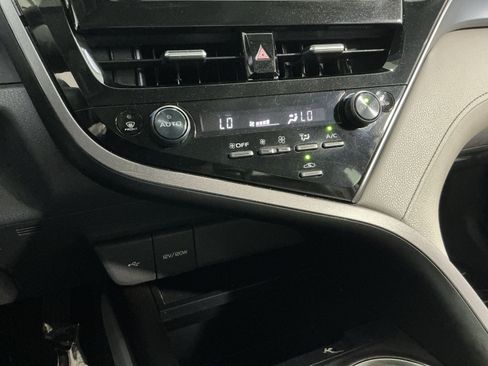 Used 2022 Toyota Camry SE FWD image 21
