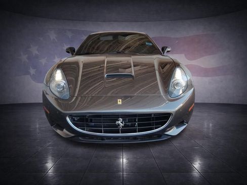 Used 2014 Ferrari California RWD image 8