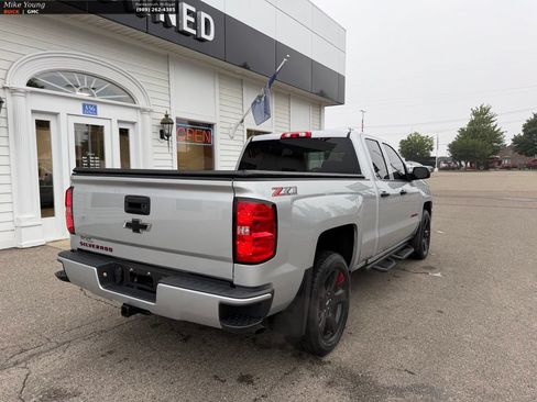 Used 2018 Chevrolet Silverado 1500 LT w/ Redline Edition AWD/4WD image 5