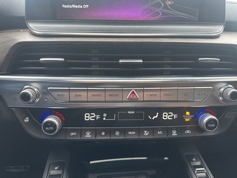 Used 2021 Kia Telluride SX w/ SX Prestige Package image 23