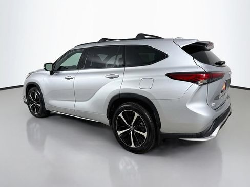 Used 2022 Toyota Highlander XSE AWD/4WD image 6