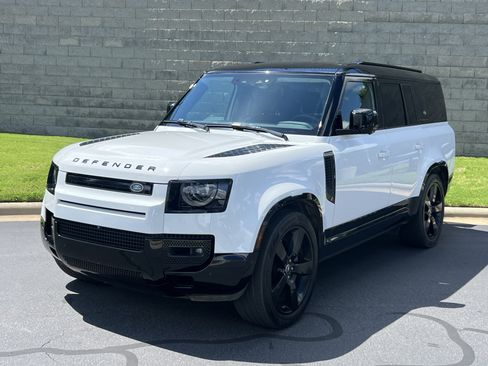 Used 2024 Land Rover Defender 130 X-Dynamic SE AWD/4WD image 1
