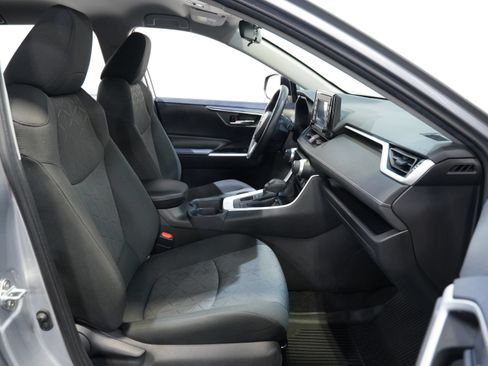 Used 2020 Toyota RAV4 XLE w/ XLE Grade Weather Package AWD/4WD image 31