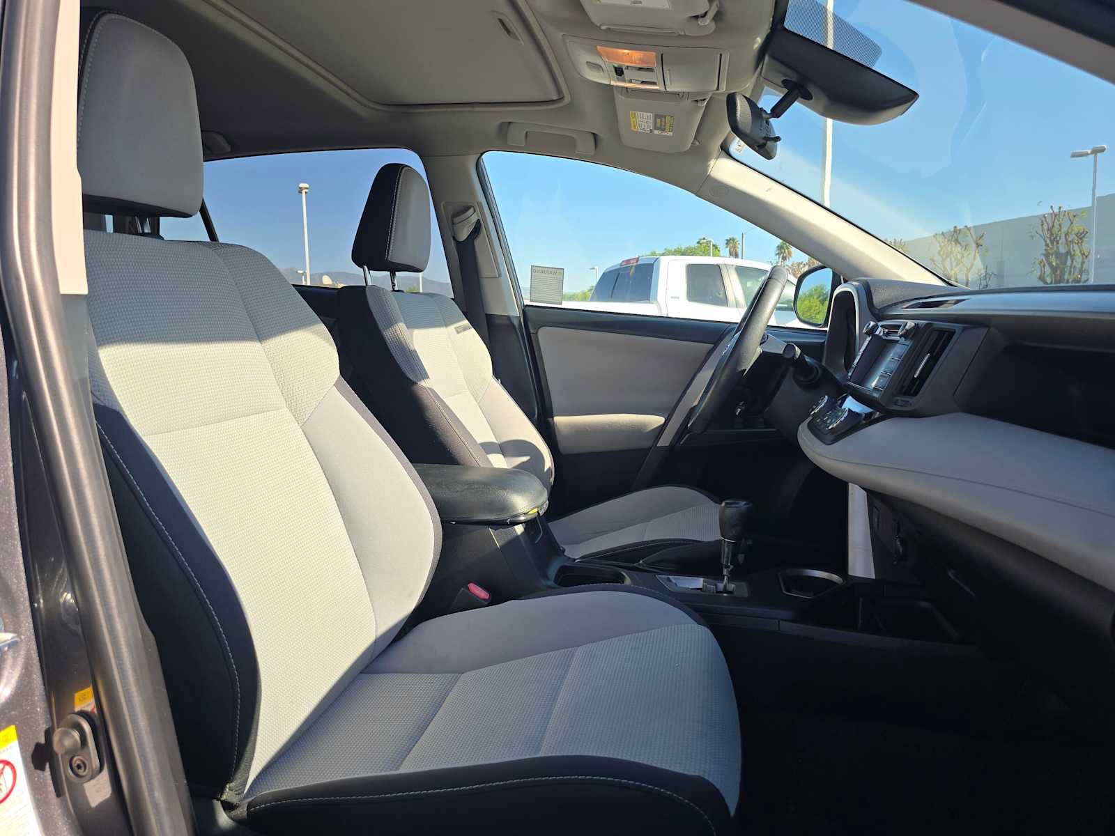 Used 2018 Toyota RAV4 XLE FWD image 10