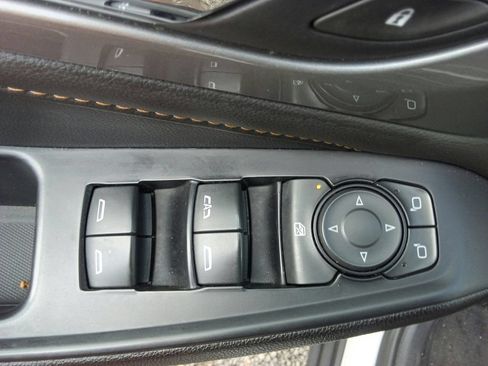Used 2021 Chevrolet Traverse LT w/ LPO, Floor Liner Package FWD image 18