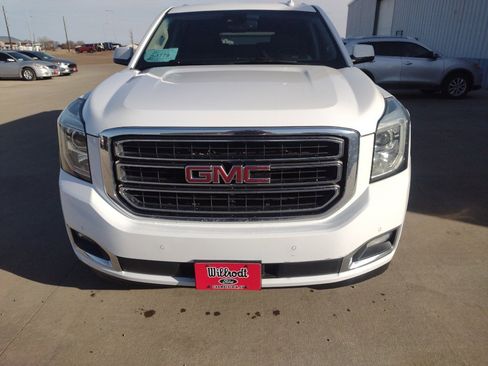 Used 2019 GMC Yukon XL SLT w/ Open Road Package AWD/4WD image 3