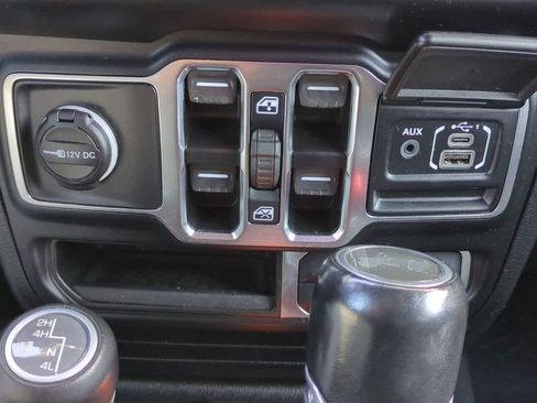 Used 2021 Jeep Wrangler Unlimited Sahara image 32