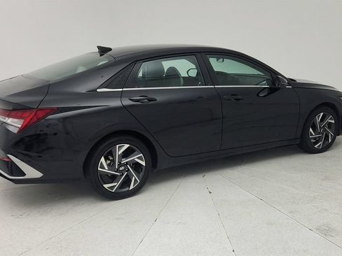 Used 2024 Hyundai Elantra Limited FWD image 7