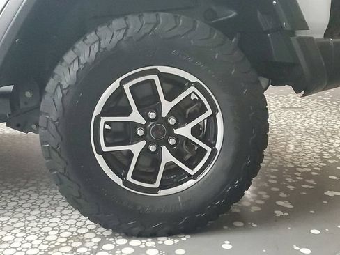 Used 2024 Jeep Wrangler Unlimited Rubicon AWD/4WD image 6