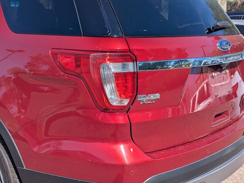 Used 2016 Ford Explorer XLT image 12