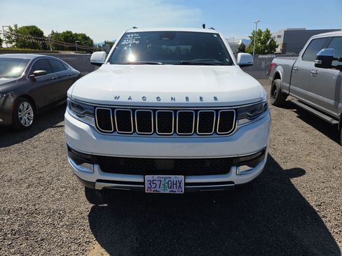 Used 2022 Jeep Wagoneer Series III AWD/4WD image 13