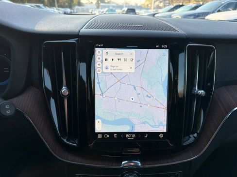 Certified 2024 Volvo XC60 T8 Plus image 29