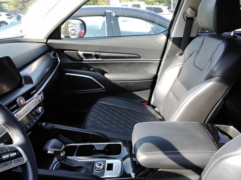 Used 2024 Kia Telluride S AWD/4WD image 9