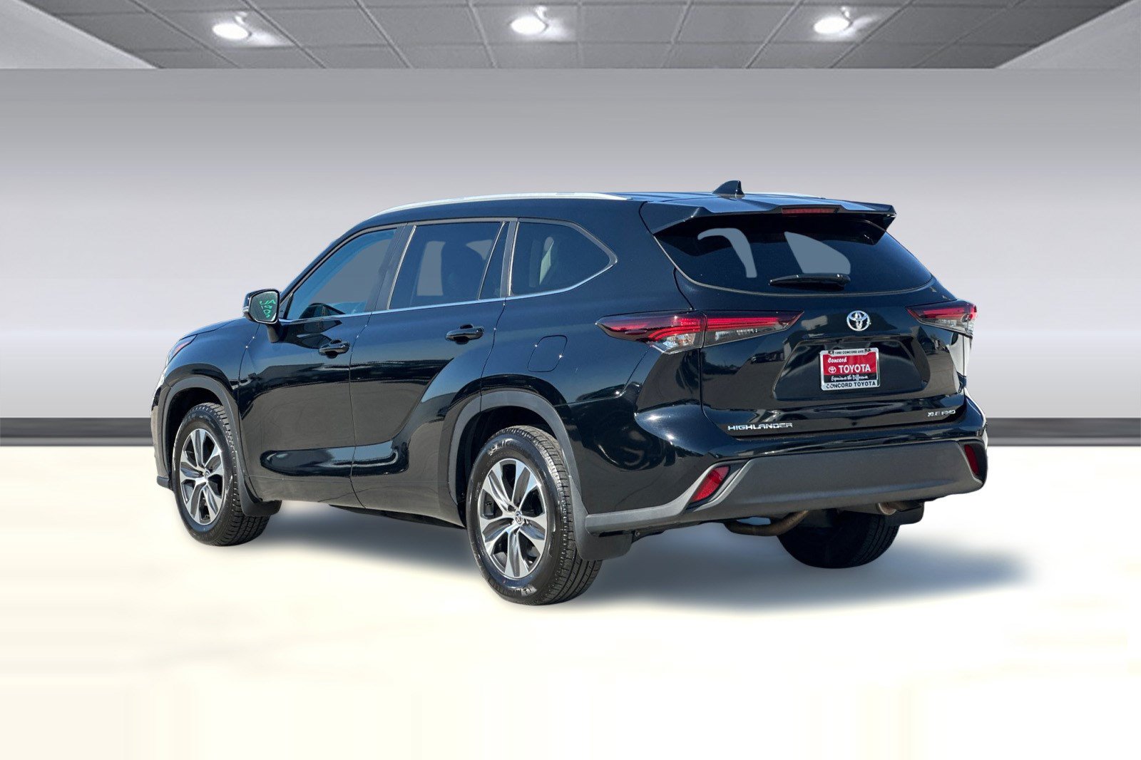 Used 2026 Toyota Highlander XLE AWD/4WD image 3