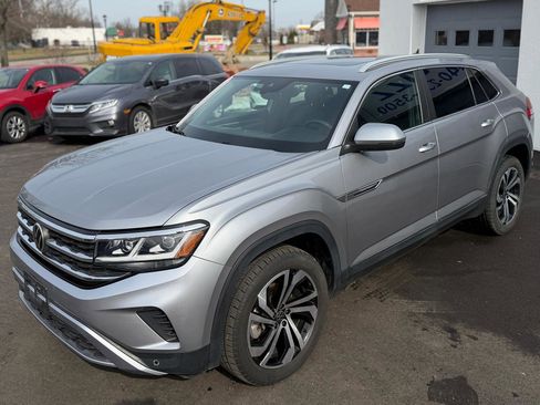 Used 2022 Volkswagen Atlas Cross Sport SEL image 2