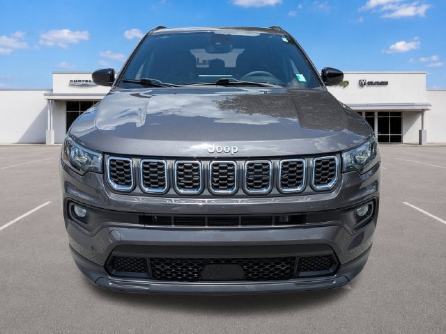 Used 2024 Jeep Compass Latitude AWD/4WD image 11
