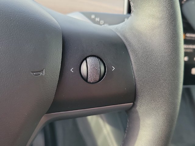 Used 2024 Tesla Model Y Long Range AWD/4WD image 14