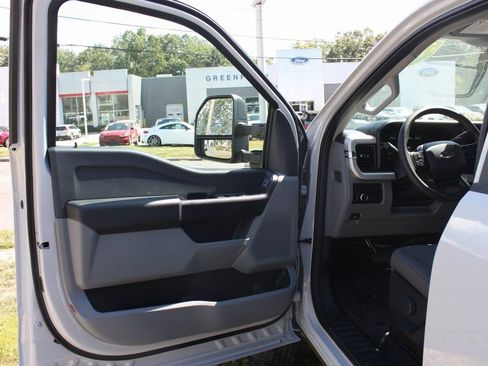 New 2026 Ford F250 XL w/ XL Chrome Package image 8