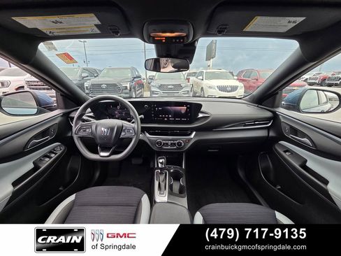 Used 2024 Buick Envista Preferred w/ Advanced Safety Package FWD image 26