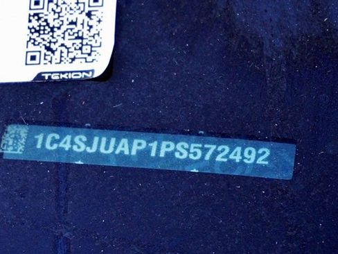 Used 2023 Jeep Wagoneer 2WD image 41