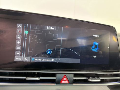 Used 2025 Hyundai Elantra Limited FWD image 19