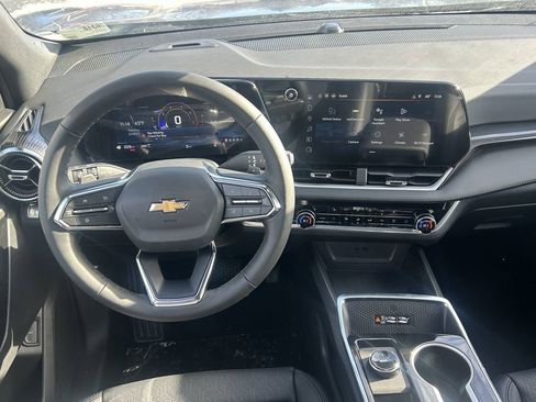 New 2026 Chevrolet Equinox LT w/ Convenience Package II AWD/4WD image 7