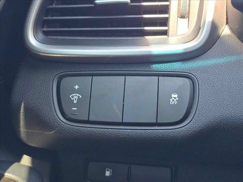 Used 2018 Kia Sorento L FWD image 21
