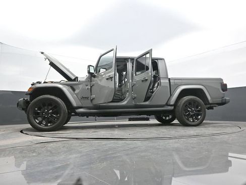 Used 2022 Jeep Gladiator Overland image 64