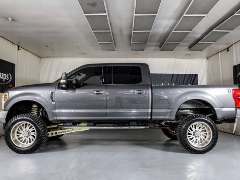 Used 2019 Ford F250 Lariat w/ Lariat Ultimate Package AWD/4WD image 11