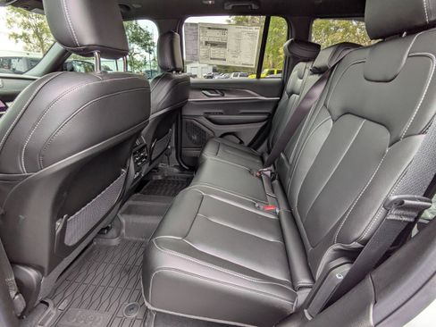 New 2025 Jeep Grand Cherokee Limited image 15