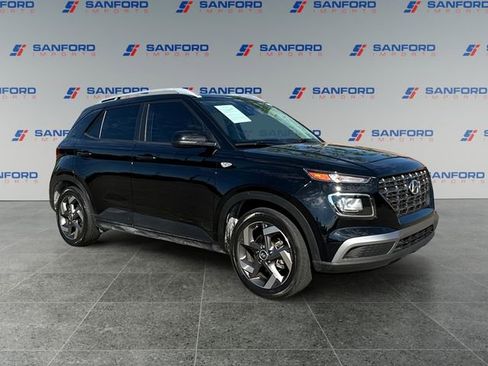 Used 2022 Hyundai Venue SEL w/ Cargo Package FWD image 7