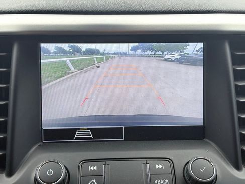 Used 2023 GMC Acadia SLE w/ Driver Convenience Package FWD image 11