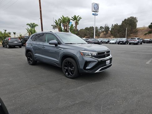 Used 2022 Volkswagen Taos SE AWD/4WD image 3