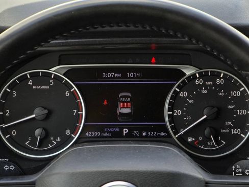 Used 2025 Nissan Rogue SV FWD image 18
