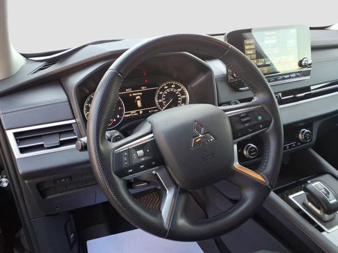 Used 2024 Mitsubishi Outlander SE image 12