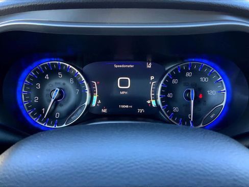 Used 2021 Chrysler Pacifica Touring image 23