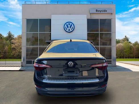 Certified 2023 Volkswagen Jetta SE w/ Panoramic Sunroof Package FWD image 6