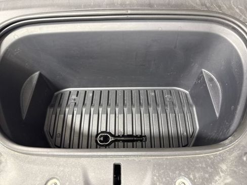 Used 2023 Tesla Model Y Long Range AWD/4WD image 44