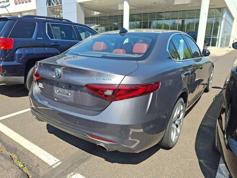 Used 2018 Alfa Romeo Giulia Ti AWD/4WD image 5