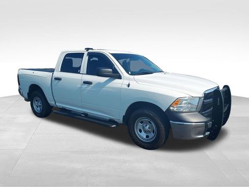 Used 2022 RAM 1500 4x4 Crew Cab Classic w/ Chrome Appearance Group image 7