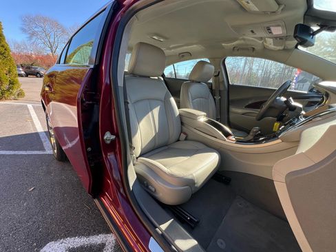 Used 2010 Buick LaCrosse CXL image 32