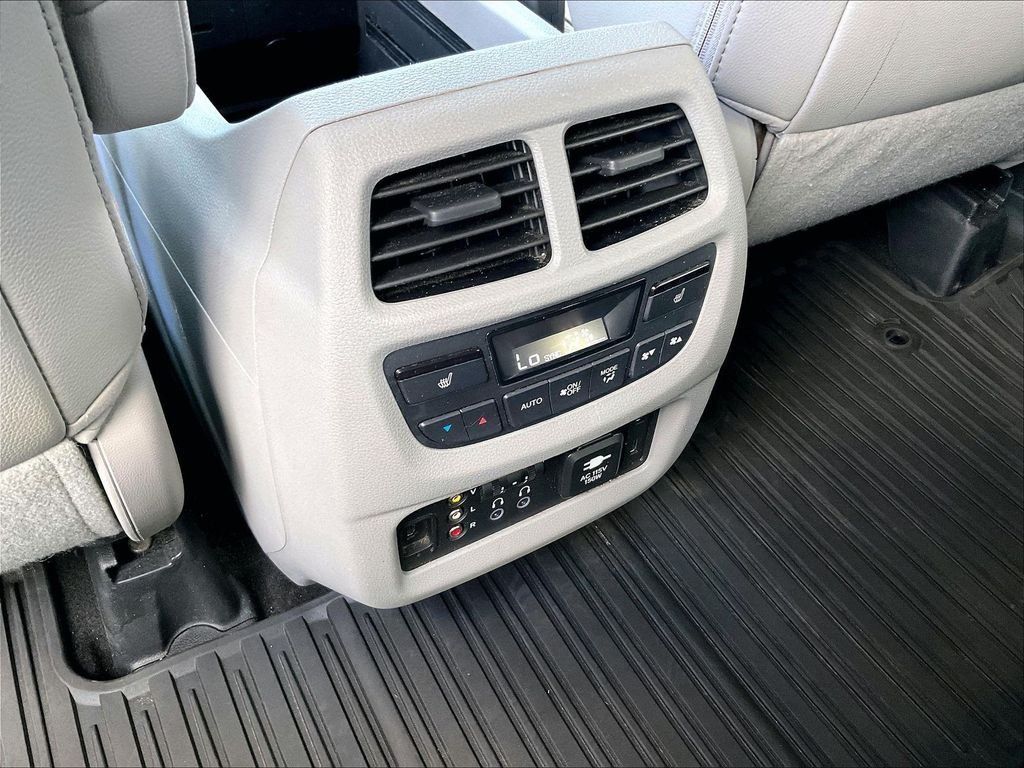 Used 2016 Honda Pilot Elite image 28