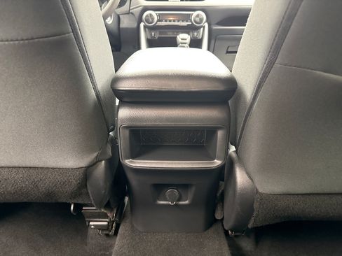 Used 2021 Toyota RAV4 LE AWD/4WD image 19