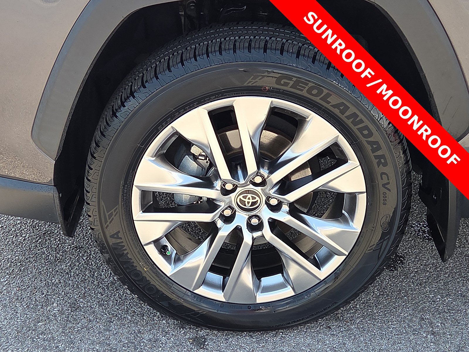 Used 2022 Toyota RAV4 XLE Premium FWD image 7