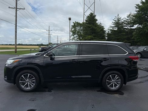 Used 2018 Toyota Highlander XLE AWD/4WD image 3